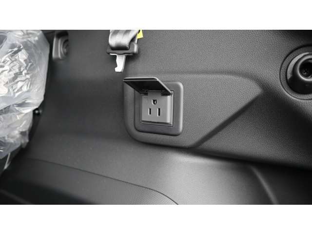 ラゲッジルームにはAC100V/1500Wアクセサリーコンセント付