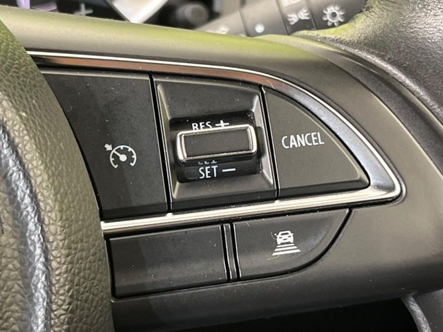 【アダプティブクルーズコントロール】高速道路での長距離走行が楽に！！自動で速度を保つクルーズコントロールが、衝突軽減システムと連携し、前方の車両を感知して車間を保つように速度調節してくれます！！