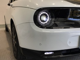 【LEDヘッドライト】ディスチャージヘッドライト（HID）と同等の明るさで、夜道や雨天走行が明るく視界良好！！　フォグライトも装備で、安心感さらにUPです♪安心ドライブを楽しんで下さい♪