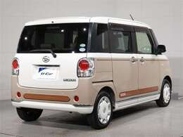 後部にはプライバシーガラスを装備しております。