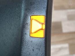 【ブラインドスポットモニター（BSM）】車線変更時に車両後方から来る車両を検知し安全をサポートする装置です。