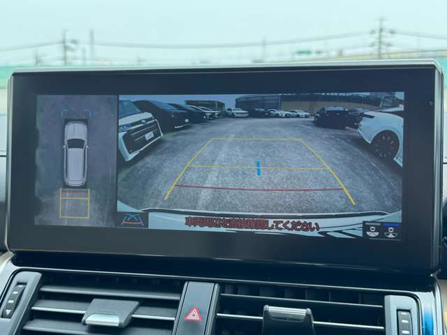 『パノラミックビューモニター』360度カメラも装着されております！車内のスイッチで切り替え可能です！リバース時には、自動でバックカメラと併用で映し出されますので、全周囲を確認しながら後退可能です！！！