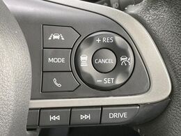 【アダプティブクルーズコントロール】高速道路での長距離走行が楽に！！自動で速度を保つクルーズコントロールが、衝突軽減システムと連携し、前方の車両を感知して車間を保つように速度調節してくれます！！