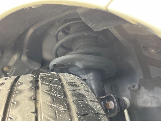 お車を安心してお乗りいただく為には、足回りの定期点検が欠かせません。サービスサポート（有償保証）では無料点検もご提供しており、安心のカーライフをお過ごしいただけるサポート体制が整っています。