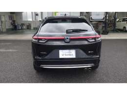 光あふれるガラスエリアと、すっきり広い三角窓、ドアミラーの取り付け位置にまで気を配りました。左右の安全確認がしやすいクリアな視界を実現しています。