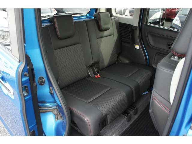エンジンルームも清掃(^^)車の心臓部であるエンジンルームが汚れていたら車がかわいそうですよね？ボンネットの裏側まで綺麗に磨き込みます(^^)
