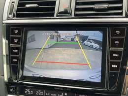 運転が不慣れな方でも大丈夫！バックモニターを装備しておりますので、車両後方の映像が映し出されバックミラーでは見えない障害物なども、正確に視認できます。