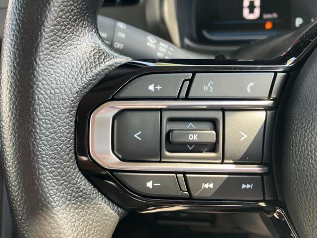 ステアリングオーディオスイッチです