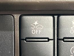 【スマートアシスト】走行中に前方の車両等を認識し、衝突しそうな時は警報とブレーキで衝突回避と被害軽減をアシスト。より安全にドライブをお楽しみいただけます。