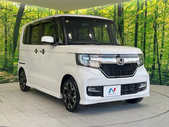 大好評のボディコーティング「弾スプラッシュコート」もご納車までに施工可能。通常のガラスコートと異なる、耐久年数6年の無機質ガラスコーティングが、ボディをキレイな状態に保ってくれます。