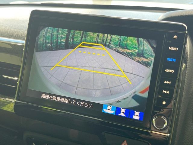 【バックカメラ】駐車時に後方がリアルタイム映像で確認できます。大型商業施設や立体駐車場での駐車時や、夜間のバック時に大活躍！運転スキルに関わらず、今や必須となった装備のひとつです！