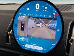●パノラミックビューモニター：専用のカメラにより、上から見下ろしたような視点で360度クルマの周囲を確認することができます☆死角部分も確認しやすく、狭い場所での切り返しや駐車もスムーズに行えます。