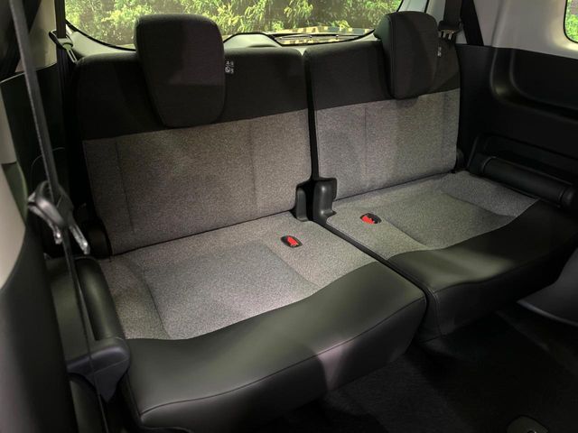 3列目シートはもちろん状態良好☆大人でもゆったりと座って頂けますので、大人数でのお出かけもラクラクです♪ご家族で、気の知れた仲間で、ドライブに行くのが楽しみですね♪