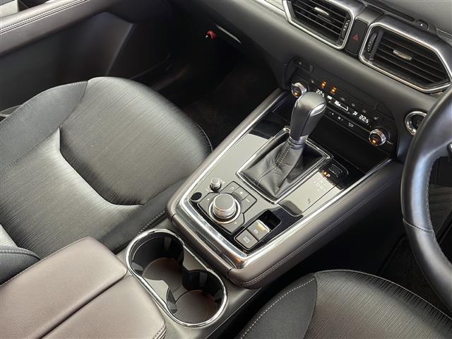 【ドリンクホルダー】『ドリンクホルダー周辺』の画像になります。写真の内容に関してご不明点、ご質問等がございましたらお気軽にガリバー店舗までお問い合わせください。