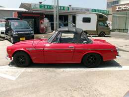 平成29年新社屋完成！居心地のいいショールームとフリードリンク！でゆっくいくつろいで下さい。中古車販売以外にも、レンタカーやキャンピングカー販売、カーコーティングも承っております！