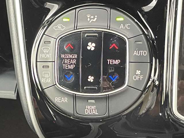 【運転席操作部】快適なドライブを楽しむための機能が装備されています！運転席から触れるので、使いやすいです！除菌プランいれていただくと、さらに清潔で安心していただけます！