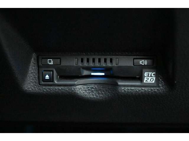 ETC2.0車載器です。　『ETC2.0』は、料金支払い ＋ 高速道路　情報提供サービス・新サービスが受けられます。