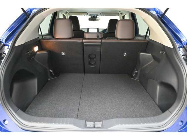 大きな開口幅でフラットなラゲージスペースです。荷物の積み下ろしもラクにできます。