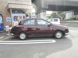 外観中古車としての観点から見て年式や走行距離相応の小キズ等はありますが、大きなキズ・汚れなくきれいな状態です。