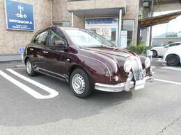 希少なフランボワーズレッド（オプションカラー）の車両です。