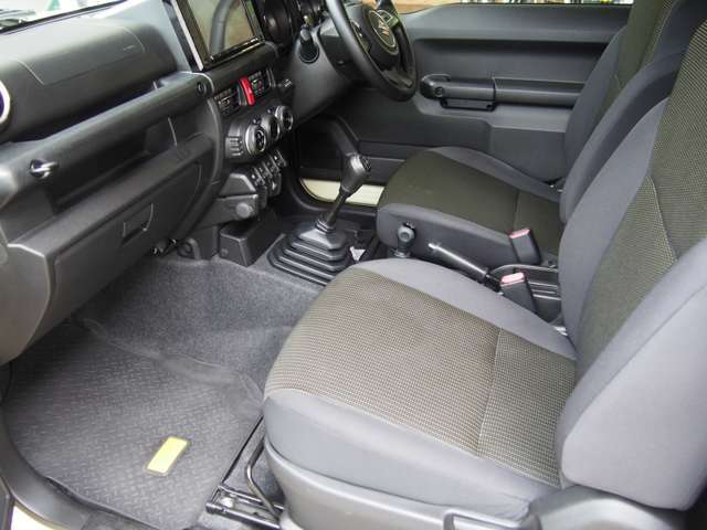 ナビ、ETC，ドラレコ、フロアマット等付いてます