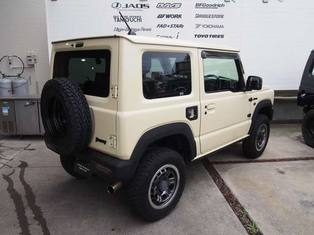 ホイールはWORKのCRAG　T-GRABICIIです