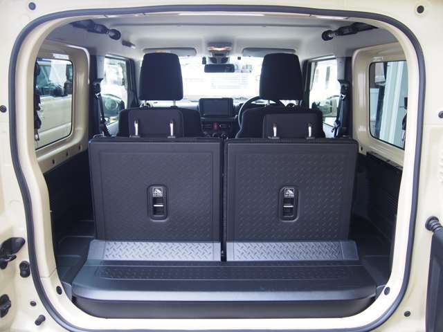 リアシートおよびラゲッジスペースもオリジナルのまま