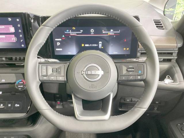 【純正革巻きステアリング】上質な革を使用することで、手にしっかり馴染みとても運転しやすいハンドルです♪