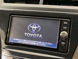 【純正ナビ】人気の純正ナビを装備しております。ナビの使いやすさはもちろん、オーディオ機能も充実！キャンプや旅行はもちろん、通勤や買い物など普段のドライブも楽しくなるはず♪
