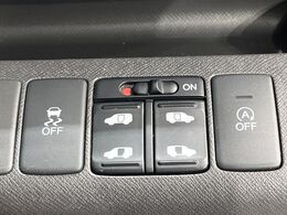 【両側パワースライドドア】スマートキーや運転席のスイッチで後席両側スライドドアの開閉が可能♪電動だから力を入れてドアを開ける必要が無く、小さなお子様でも簡単に開け閉めでき快適です♪