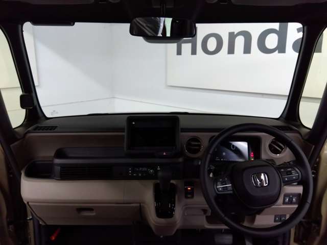 見通しの良い運転席回りとなっておりますので安心して運転をして頂けます！窓が大きいので明るく開放的な室内です