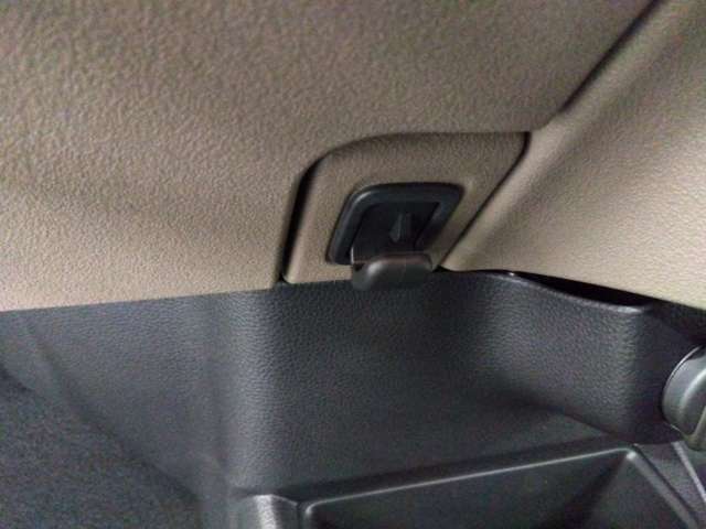 コンビニフックが付いて、ゴミ袋を吊り下げると便利に使えます