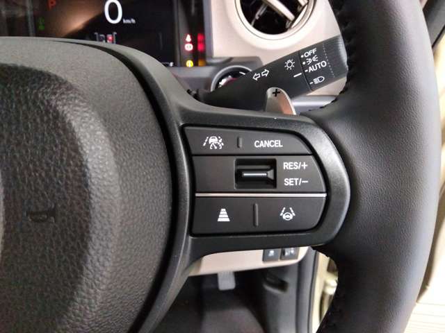 ホンダセンシング付きです！様々な安全装備と運転支援装置があなたを危険から守り運転の負担も軽減してくれます！操作は簡単ですので心配はしないで下さい。