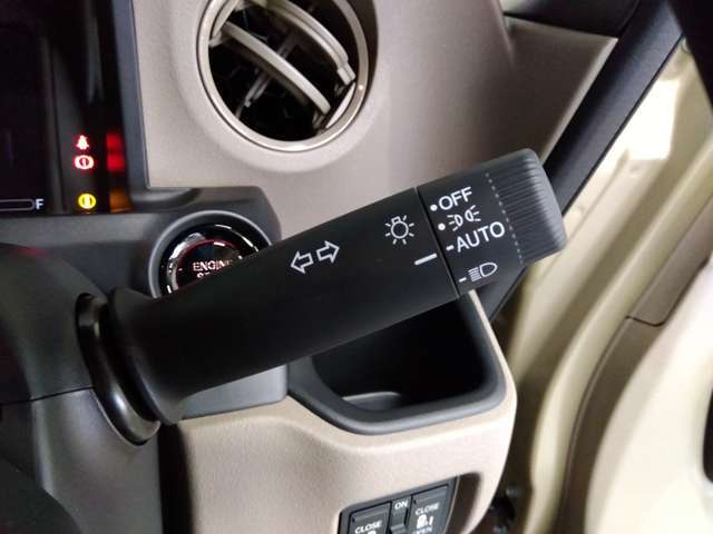 オートライトコントロール機能付き。ライトの自動点灯や、消し忘れ防止になりますね