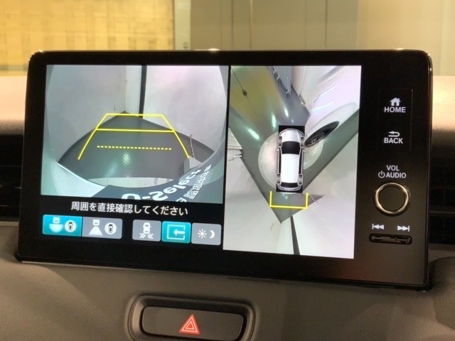 全方位モニターがついています！　車の周囲を360°安全確認できるので、普段の駐車はもちろんの事、縦列駐車や幅寄せの際にも活躍してくれますよ。