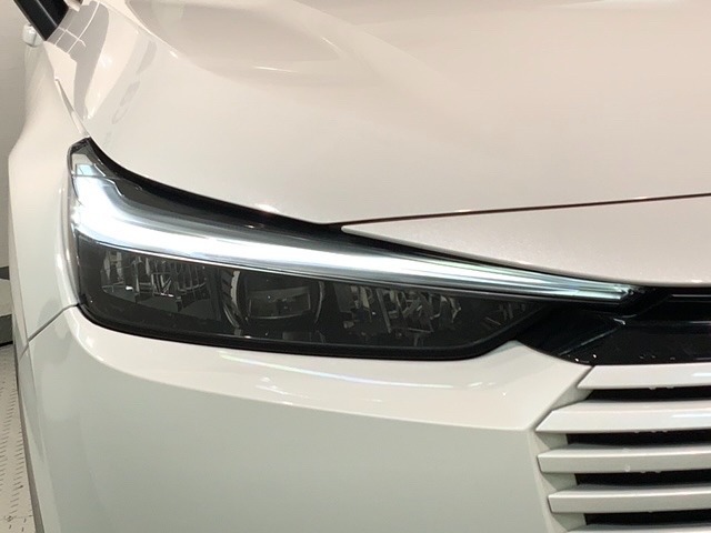 LEDヘッドライトは、点灯の瞬間から最大光量を発揮し、突然暗くなるトンネルなどでの安定感を高めます。