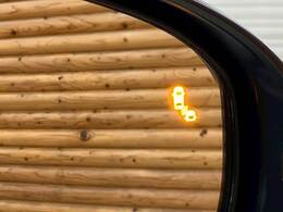 ブラインドスポットモニター装備。車線変更をしようとした時に車両があれば警報を鳴らしてくれます。