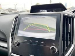 【バックカメラ】駐車時に後方がリアルタイム映像で確認できます。大型商業施設や立体駐車場での駐車時や、夜間のバック時に大活躍！運転スキルに関わらず、今や必須となった装備のひとつです！
