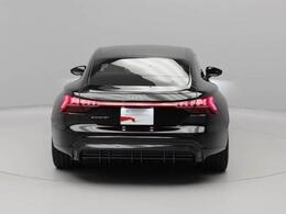 全周囲カメラ付き電動テールゲート付き。前後コーナーセンサーで駐車も安心