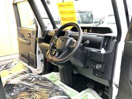 不意に出来てしまったキズ、ヘコミ等の修理もいたします。小～大破車の修理も承ります。（代車も無料にてご用意いたします。）当社では《損保ジャパン》の代理店業務を行っております。