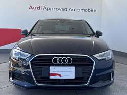 Audiの象徴であるシングルフレームグリルをよりワイドで低くシャープなデザインとすることでワイド＆ローのフォルムを協調しています。