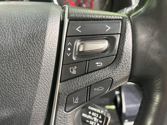 【レーダークルーズコントロール】高速道路での長距離走行が楽に！！自動で速度を保つクルーズコントロールが、衝突軽減システムと連携し、前方の車両を感知して車間を保つように速度調節してくれます！！