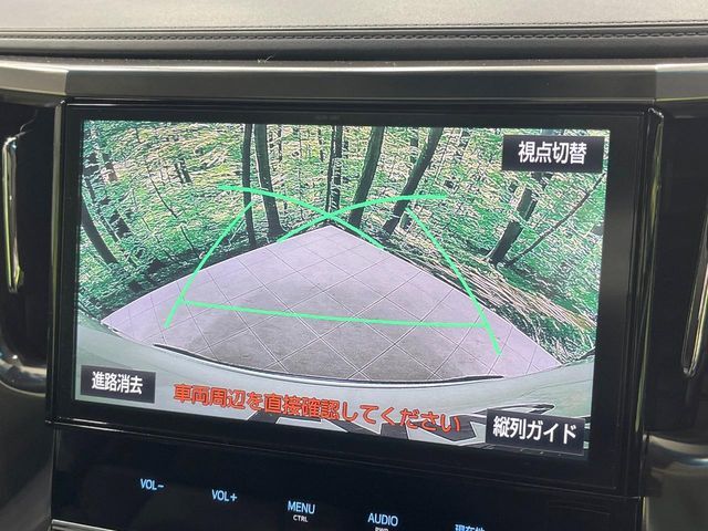 【バックカメラ】駐車時に後方がリアルタイム映像で確認できます。大型商業施設や立体駐車場での駐車時や、夜間のバック時に大活躍！運転スキルに関わらず、今や必須となった装備のひとつです！