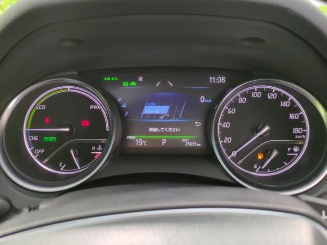 WECARSの展示場では実際に見て、触ってお車をお選びいただけます！知識の豊富な営業スタッフが様々なカーライフをご提案いたします！