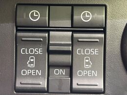 【両側パワースライドドア】スマートキーや運転席のスイッチで後席両側スライドドアの開閉が可能♪電動だから力を入れてドアを開ける必要が無く、小さなお子様でも簡単に開け閉めでき快適です♪