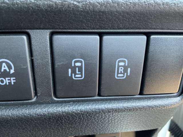 オートスライドドアは、運転席前にあるスイッチの操作でもオート開閉ができ、とても便利です。