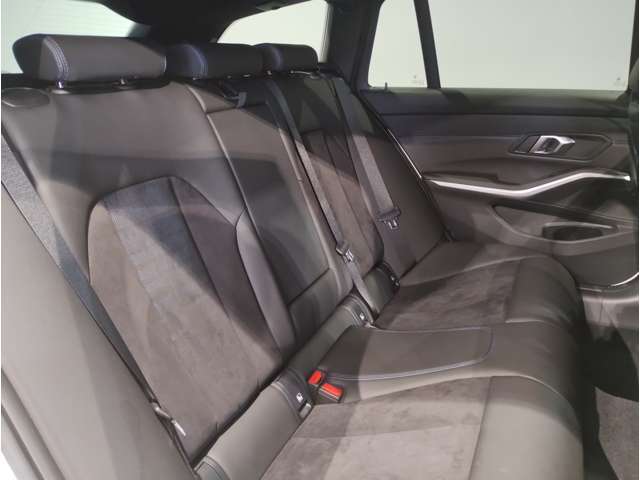【エアバック】BMWのエアバックやその他の安全装備は、互いに補完しあう事で徹底した安全性を貫きます。万一の事故の際にそれぞれ最適な保護を提供してくれます！