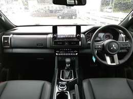 スポーティーでありながら高級感のあるダッシュボード！！