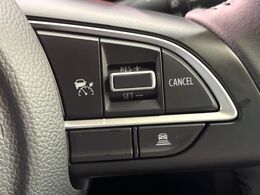 【アダプティブクルーズコントロール】高速道路での長距離走行が楽に！！自動で速度を保つクルーズコントロールが、衝突軽減システムと連携し、前方の車両を感知して車間を保つように速度調節してくれます！！