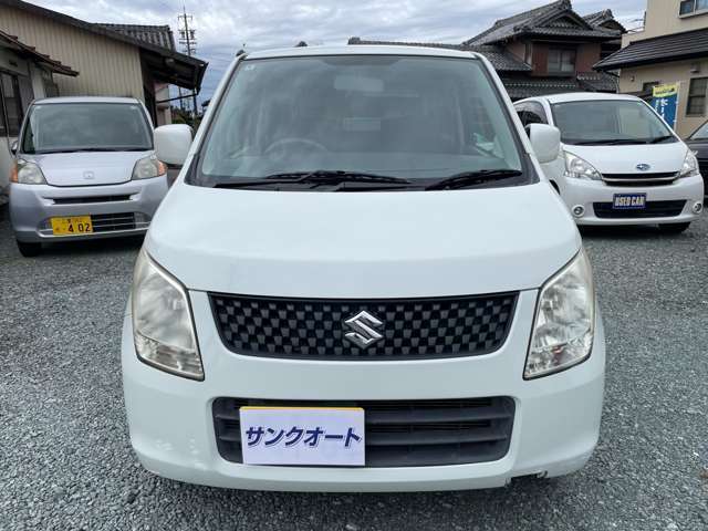 「サンクオート」では、安くて良質な車をお客様にお届けできるように仕入れにもこだわっております。内装はもちろん、外装も是非ご覧ください。